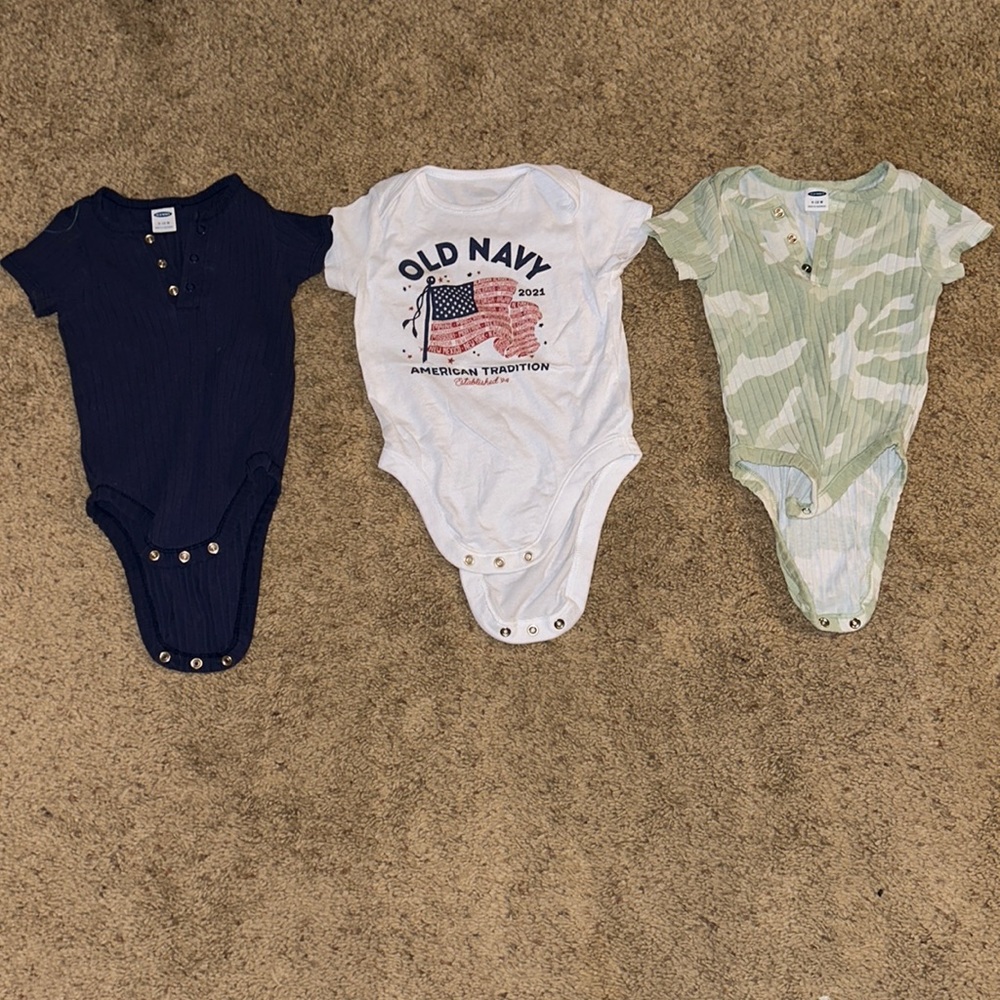 Old navy set of onesies